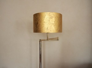 Abat jour cylindre doré revêtu de copeaux de laiton